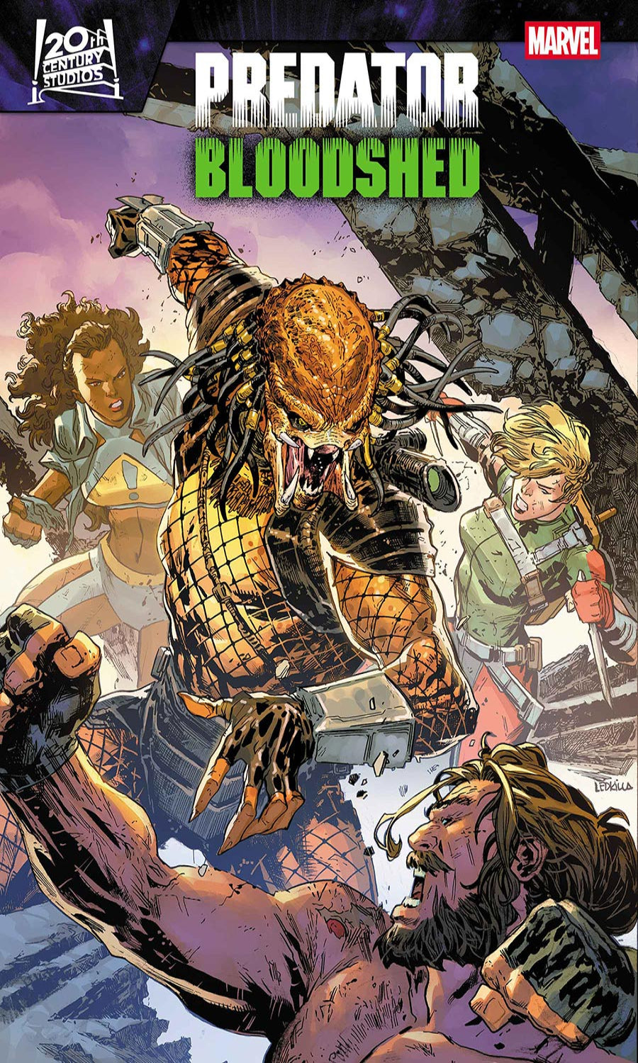 Comic book cover featuring a Predator and humans in a fight scene, with Marvel branding.
